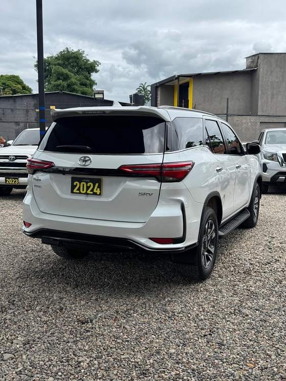 Toyota Fortuner SRV 2024